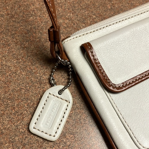 Vintage Coach Wristlet - Picture 3 of 13